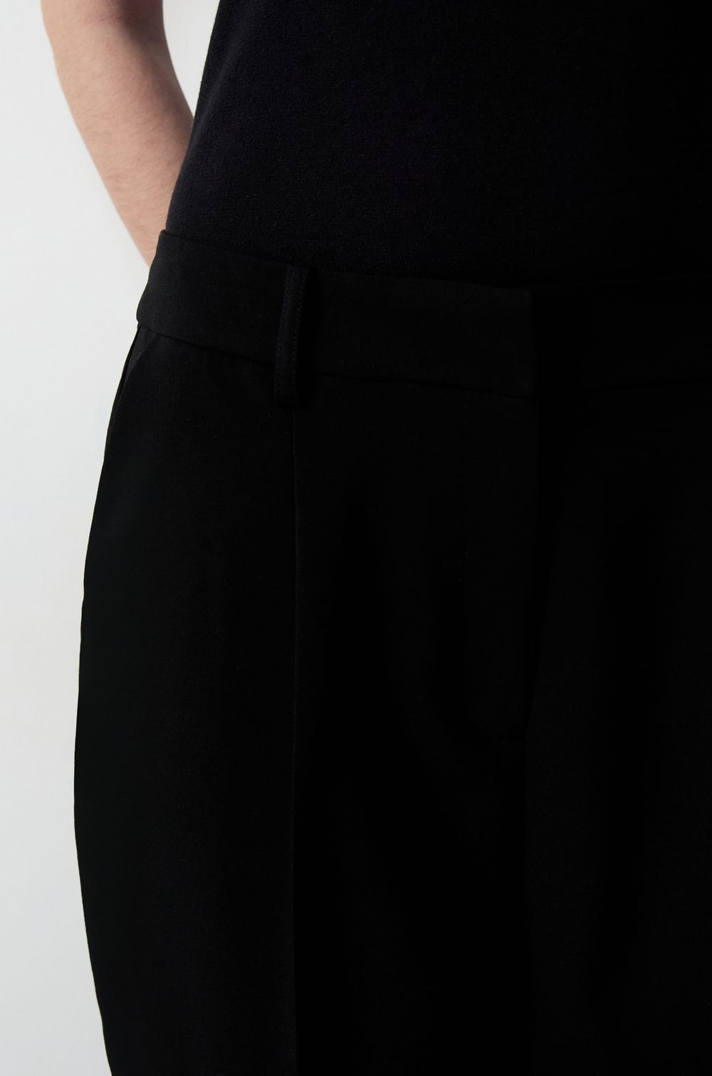 Hose mit geradem Schnitt;${refinementColor}