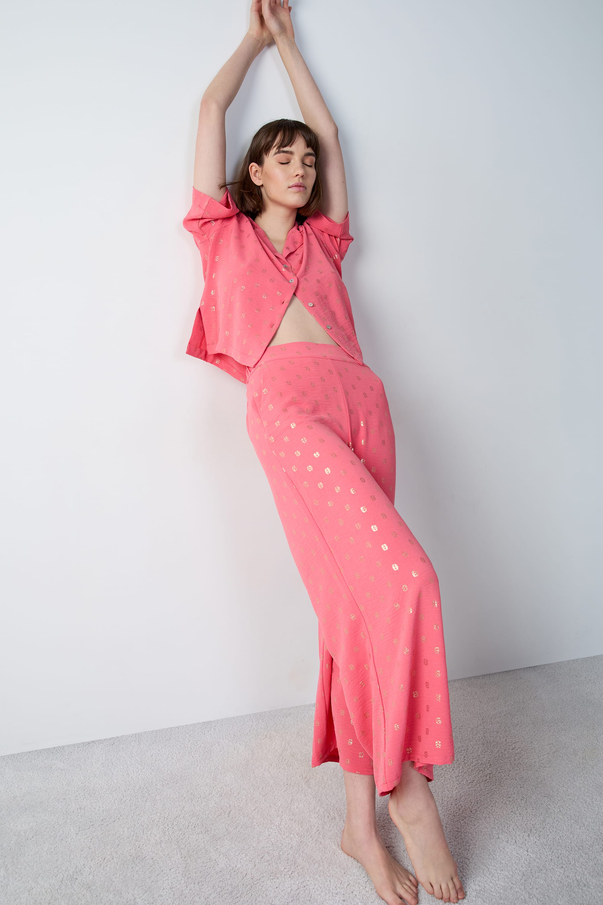 Pantalon de pyjama satiné coupe large à motifs
