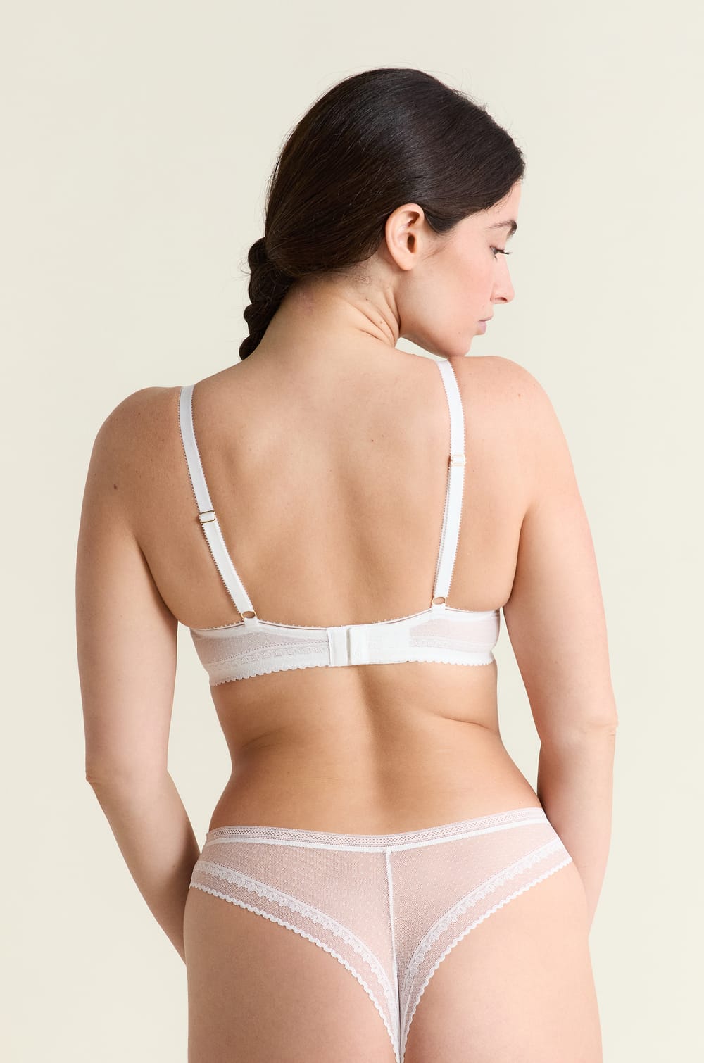 Soutien-gorge N.4 - Le coques fines en microfibre avec d&eacute;tails dentelle;${refinementColor}