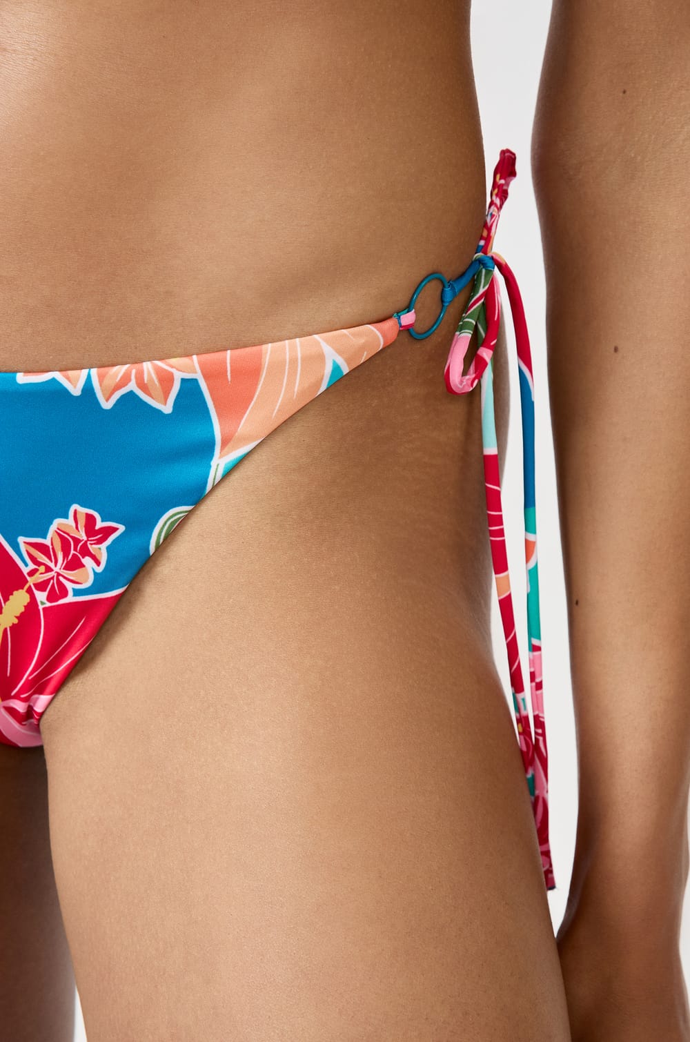 Culotte bikini brésilien bas de maillot à motifs;${refinementColor}