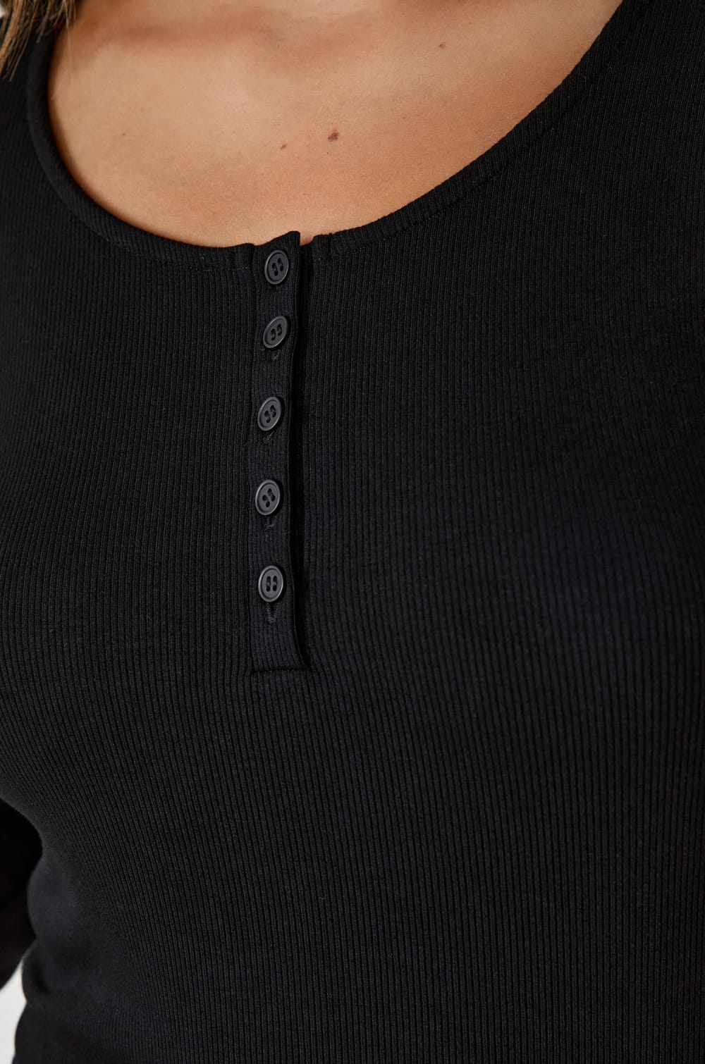 Long-sleeved T-shirt with buttons;${refinementColor}