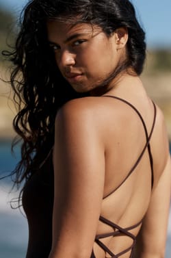 Maillot de bain 1 pi&egrave;ce lac&eacute;;${refinementColor}