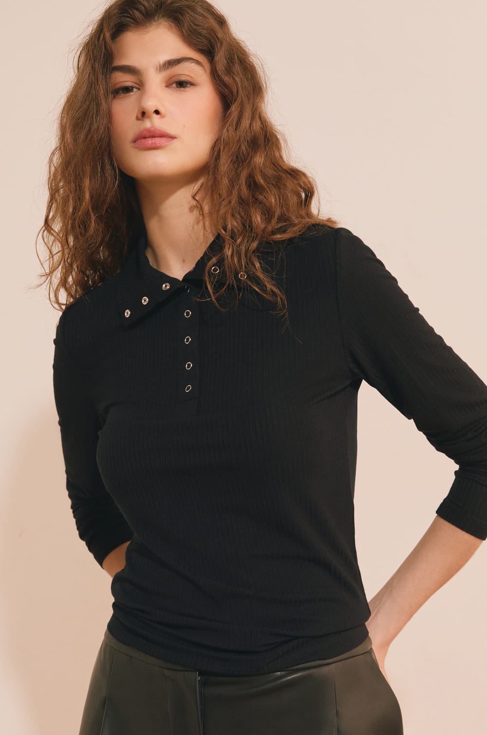 T-shirt manches longues avec boutons;${refinementColor}