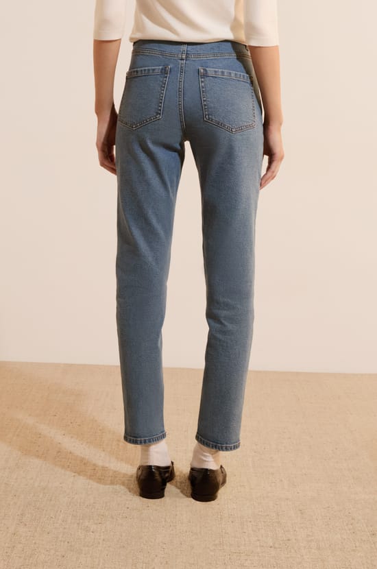 Slim Cut Jeans;${refinementColor}