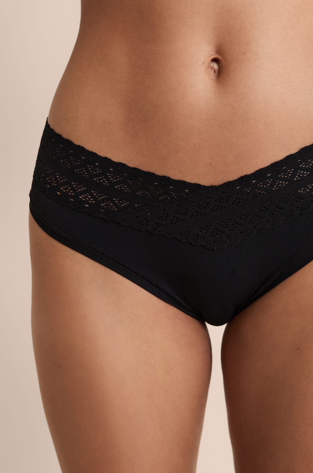 Maternity brief with lace details;${refinementColor}