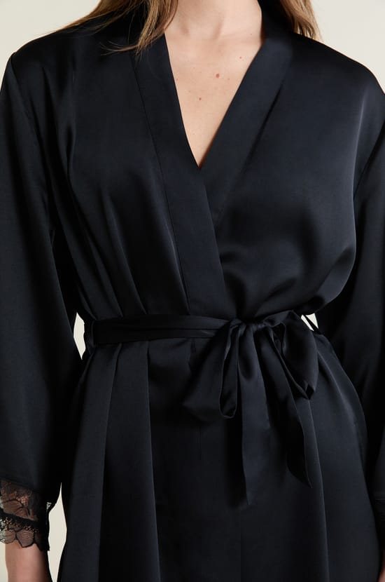 D&eacute;shabill&eacute; satin&eacute;;${refinementColor}