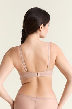 Soutien-gorge N.4 - Le coques fines en microfibre avec d&eacute;tails dentelle;${refinementColor}
