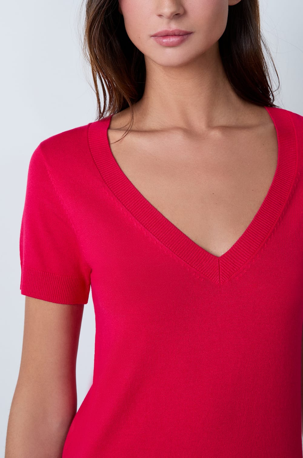 T-shirt col V manches courtes;${refinementColor}