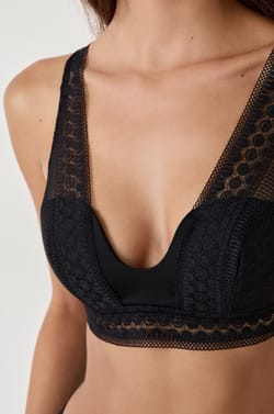 Sujetador bandeau con tirante ancho;${refinementColor}