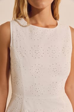 Robe courte avec broderie en coton;${refinementColor}