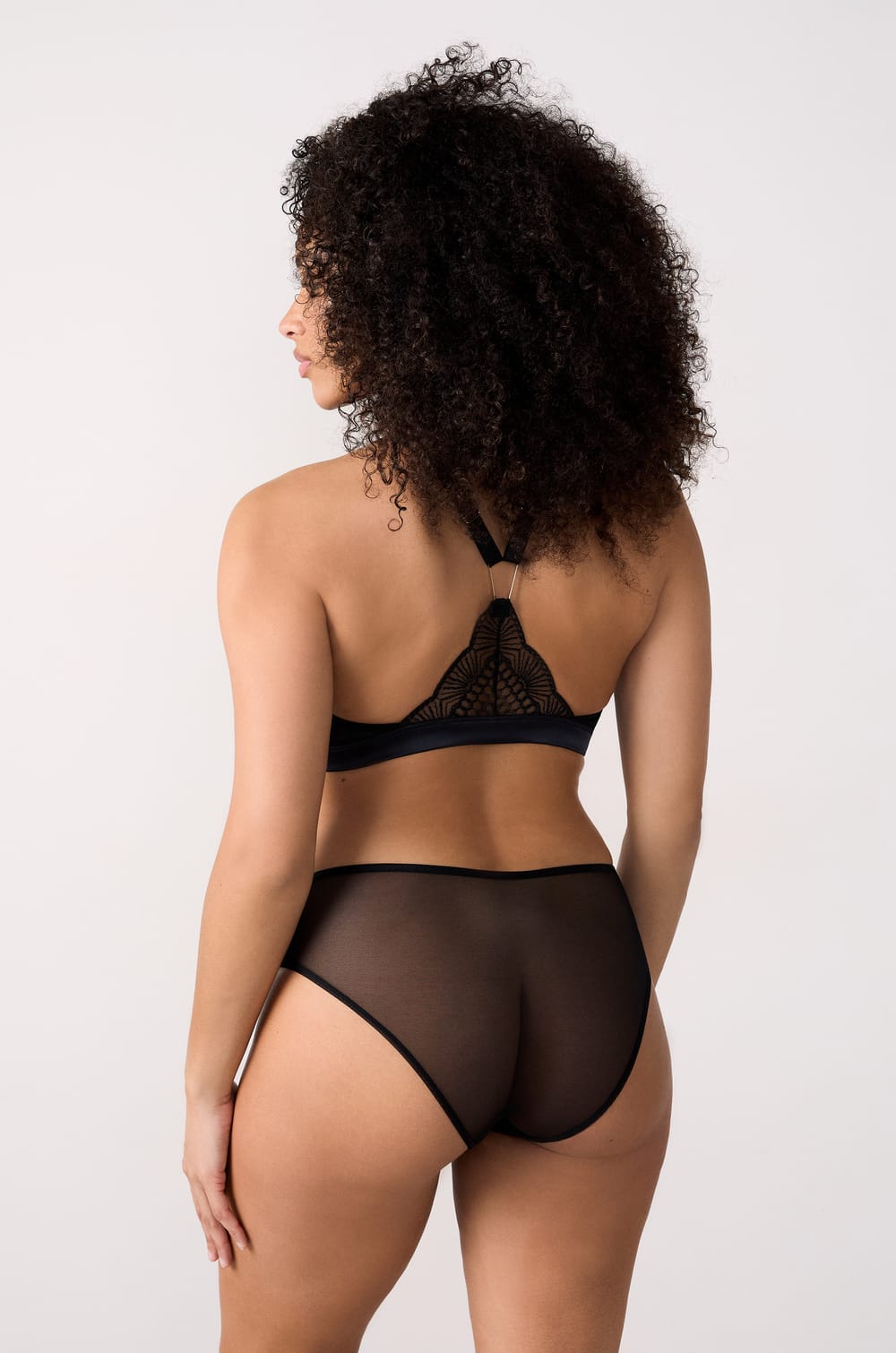 Brasier tipo triángulo de encaje sin aros;${refinementColor}