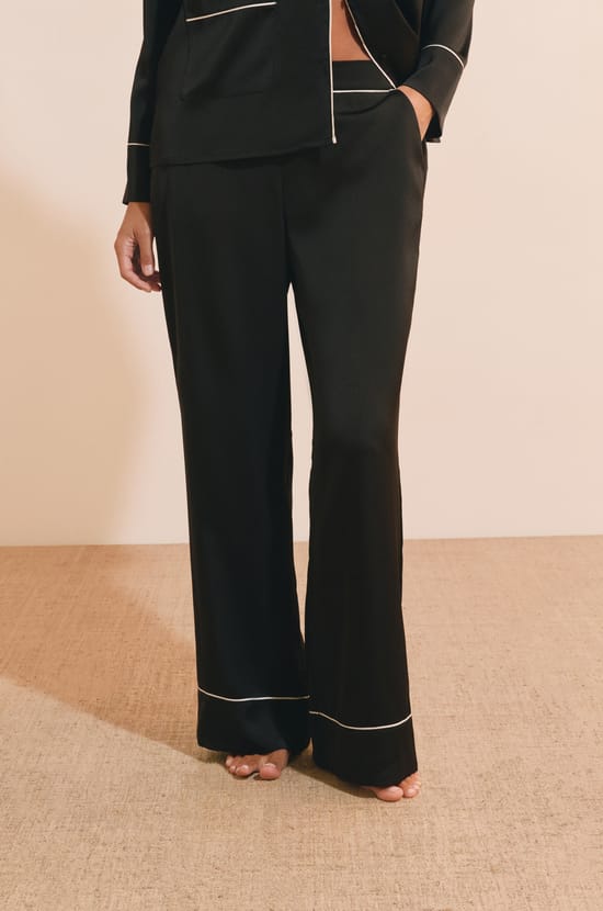 Pantalon de pyjama satin&eacute;e;${refinementColor}