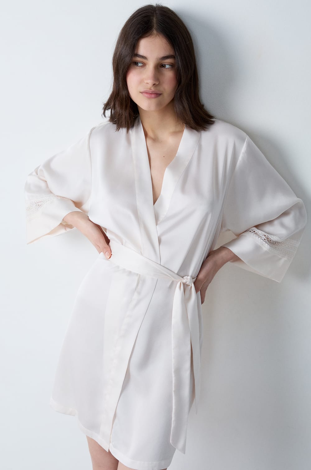 Satin robe with lace details;${refinementColor}