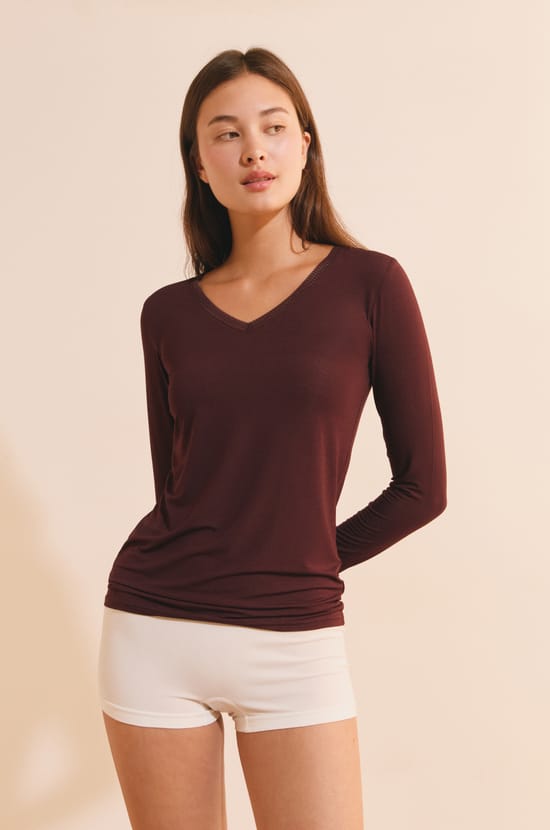 T-Shirt mit V-Ausschnitt aus Thermostrick;${refinementColor}