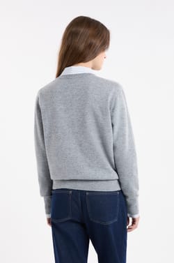 Pull col V avec laine;${refinementColor}