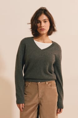 Pull manches longues col V en cachemire;${refinementColor}
