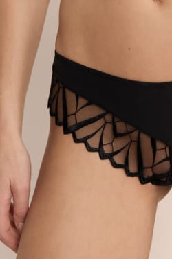 Embroidered Hipster;${refinementColor}