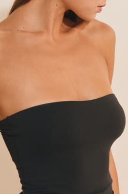 Top bustier en microfibre avec brassi&egrave;re int&eacute;gr&eacute;e;${refinementColor}