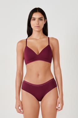Wireless triangle bra with lightly lined cups in cotton;${refinementColor}