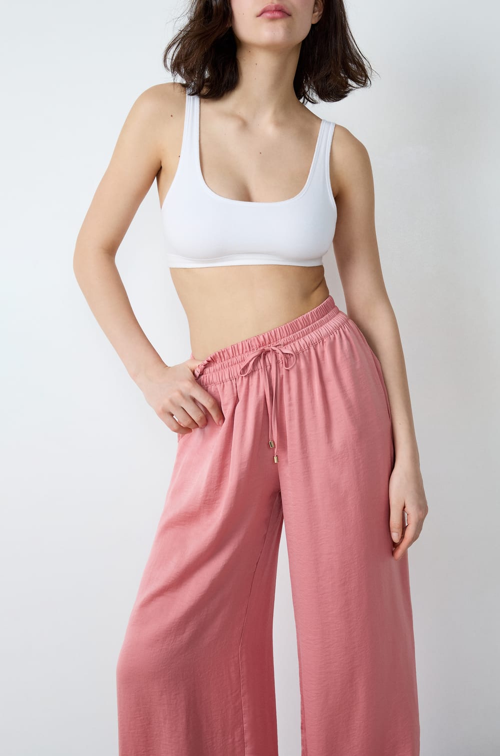 Široké saténové kalhoty;${refinementColor}