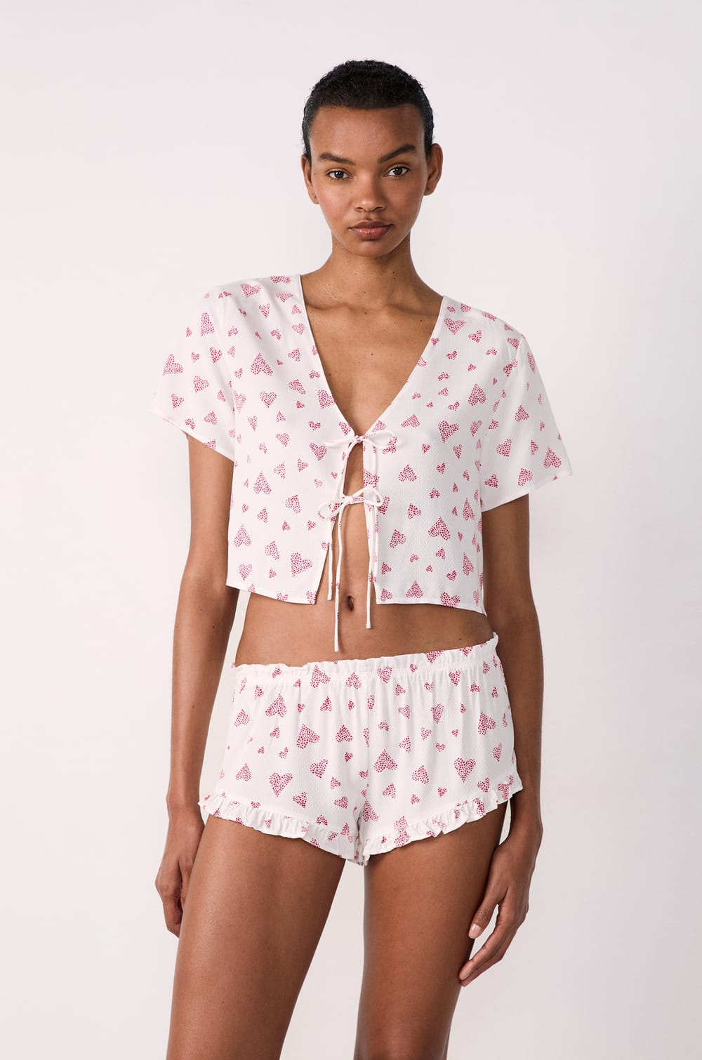 Camisa anudada con motivo de corazón manga corta;${refinementColor}