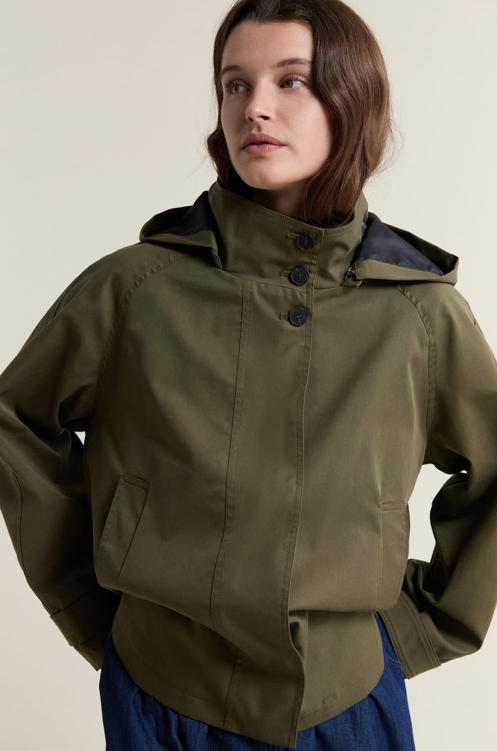 Trench met capuchon van katoen;${refinementColor}