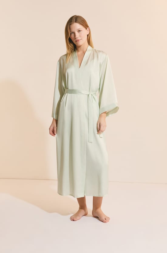 D&eacute;shabill&eacute; long satin&eacute;;${refinementColor}