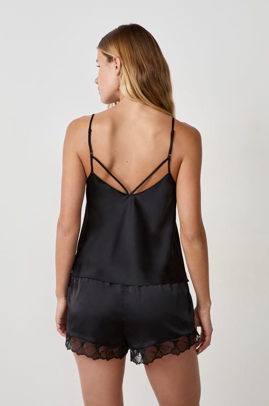 Caraco &agrave; fines bretelles satin&eacute;;${refinementColor}