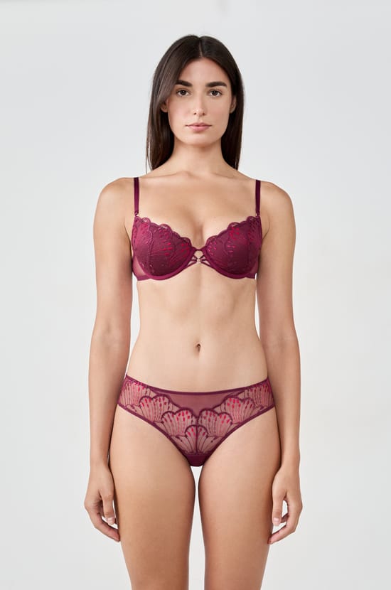 Hipster in floral embroidery;${refinementColor}