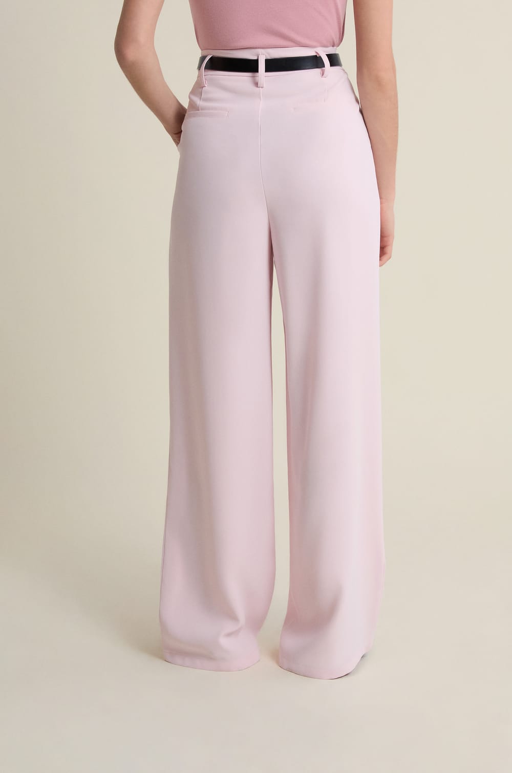 Pantalon large &agrave; pinces;${refinementColor}