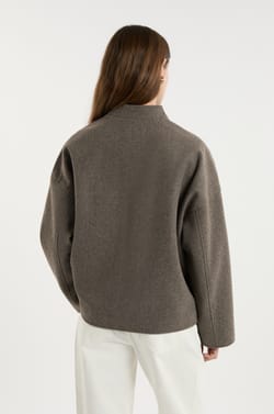 Mantel mit Kn&ouml;pfen aus Wolle;${refinementColor}