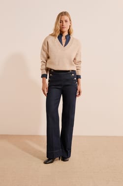 Jean large &agrave; boutons dor&eacute;s;${refinementColor}