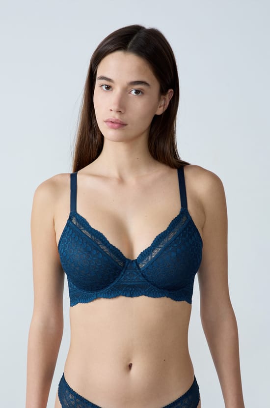 Balconette Minimizer Bra with -1 Size Effect;${refinementColor}