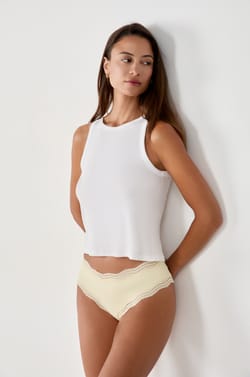 Shorty bords dentelle en microfibre;${refinementColor}