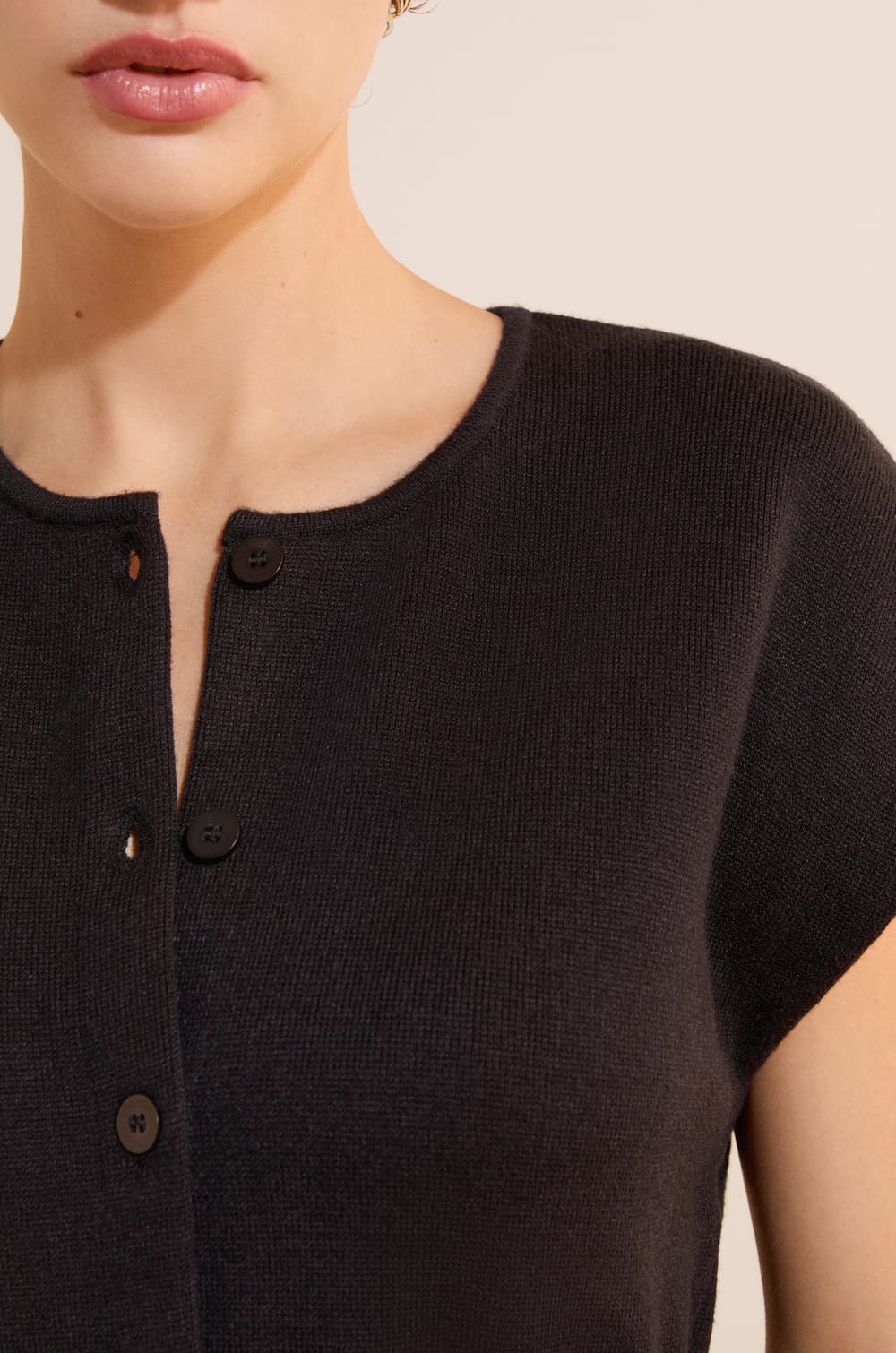 Cardigan &agrave; manches courtes avec lien &agrave; nouer;${refinementColor}