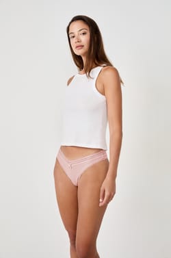 Tanga V-shape en microfibre et dentelle;${refinementColor}