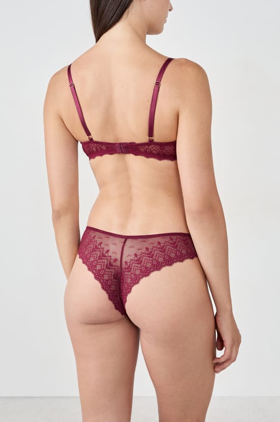 Tanga en dentelle;${refinementColor}