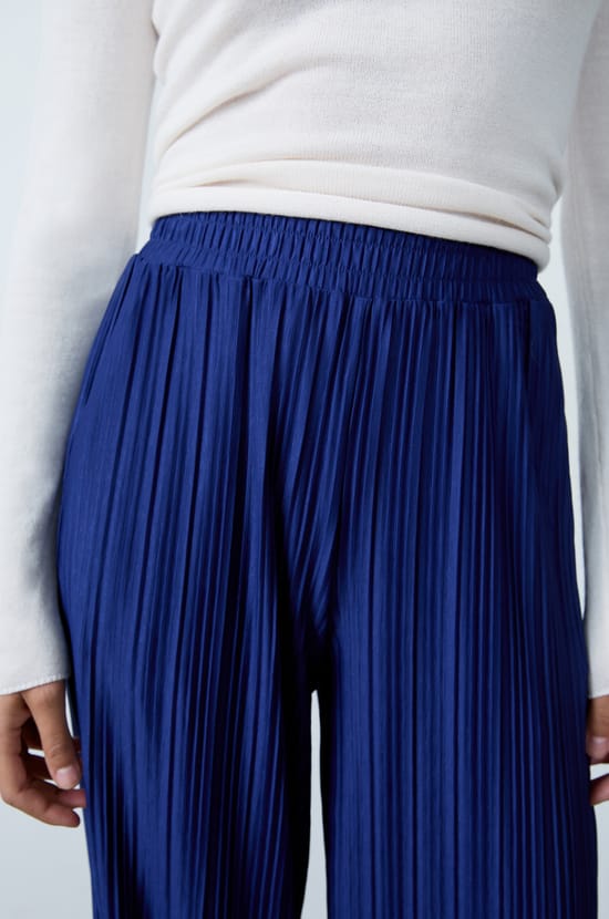 Pantalon fluide plissé;${refinementColor}