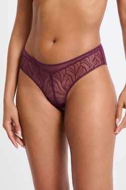 Hipster mit Blumenstickerei;${refinementColor}