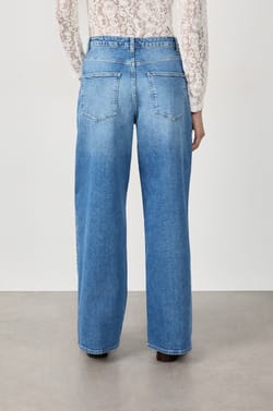 Wide Cut Jeans;${refinementColor}