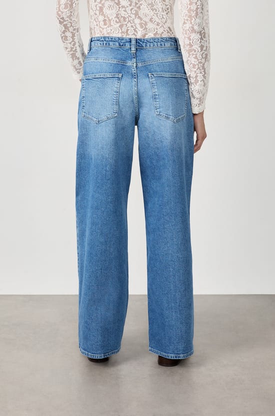 Wide Cut Jeans;${refinementColor}