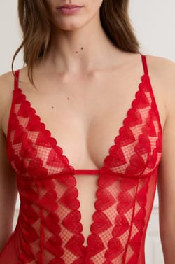 Body &agrave; broderie c&oelig;urs;${refinementColor}