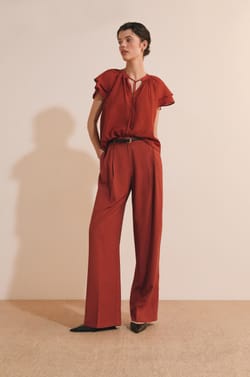 Pantalon large &agrave; pinces;${refinementColor}