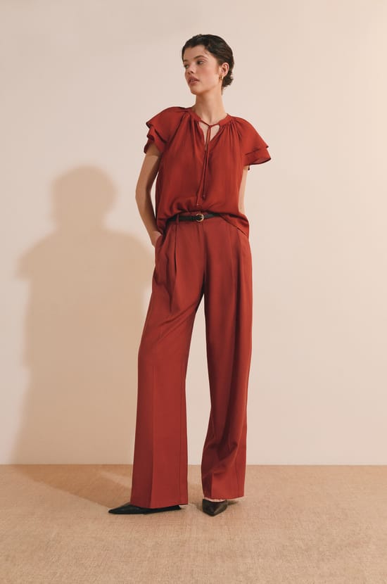 Pantalon large &agrave; pinces;${refinementColor}