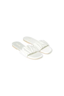Chaussons tongs;${refinementColor}