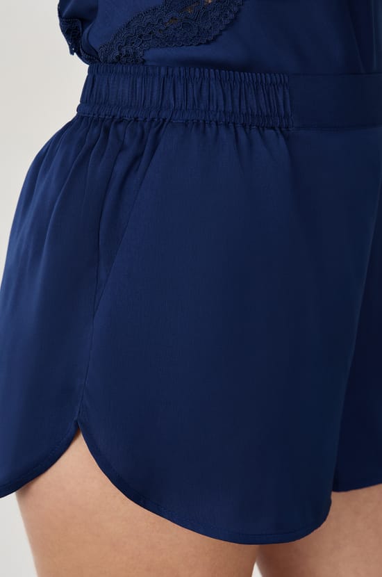 Short de pyjama en satin;${refinementColor}