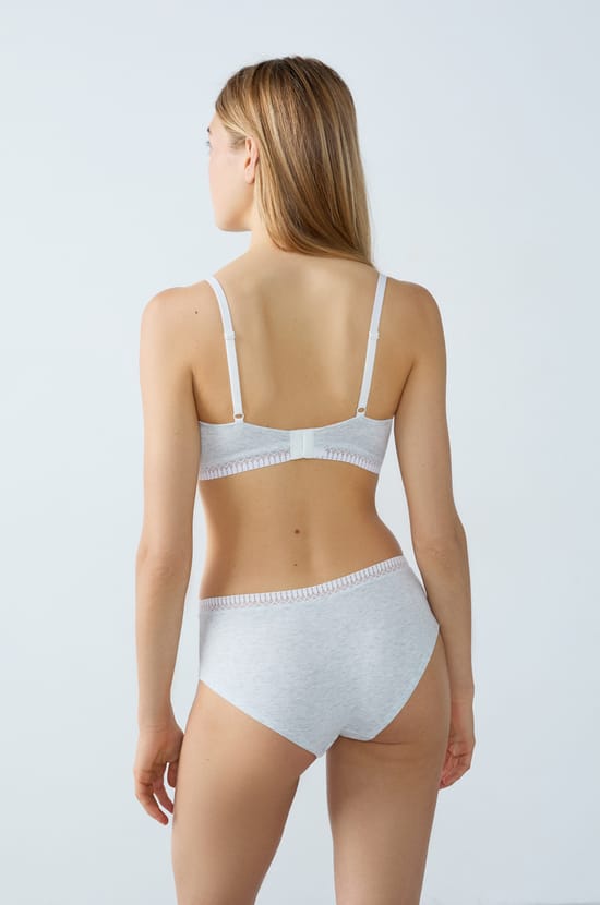 Wireless bra with lightly lined cups in organic cotton;${refinementColor}