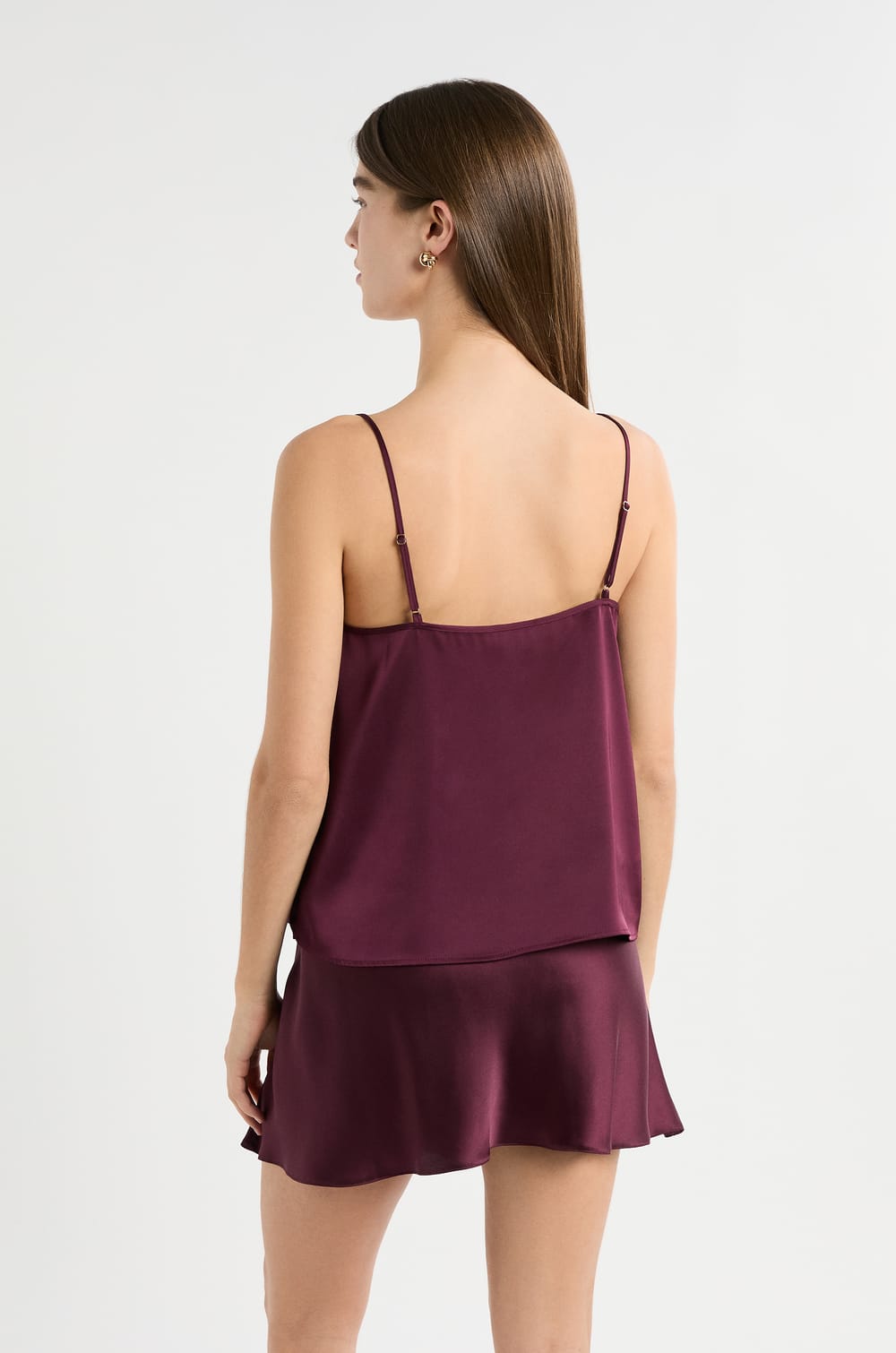 Caraco satiné à fines bretelles;${refinementColor}