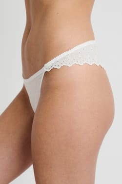 String mit Stickerei;${refinementColor}