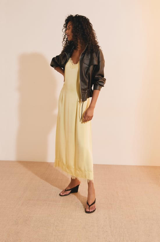 Blouson avec cordon &agrave; la taille;${refinementColor}